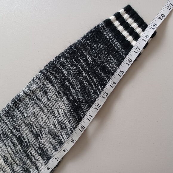 NHL Montreal Canadians Fan Sweater - Picture 14 of 16